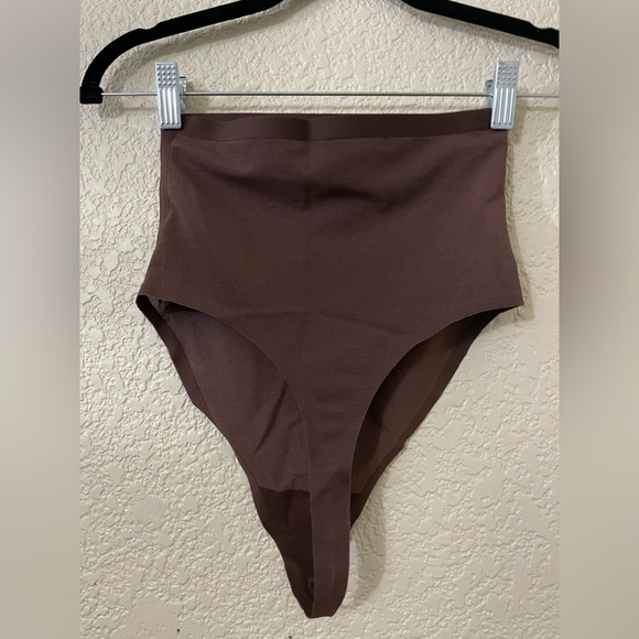 NWOT Skims Mesh Thong Briefs & Mesh Tube Top Adjustable Straps Size M Brown - Picture 5 of 9
